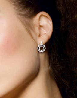 スワロフスキー Swarovski サークル ピアス（クリア／シルバー）装着イメージ